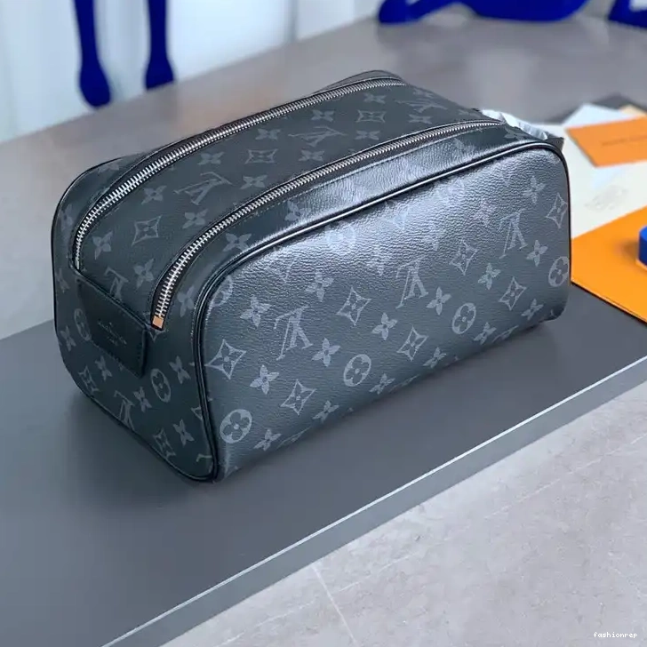 Fashionrepsfam ru 2301YZ0017 LV Bag 0820